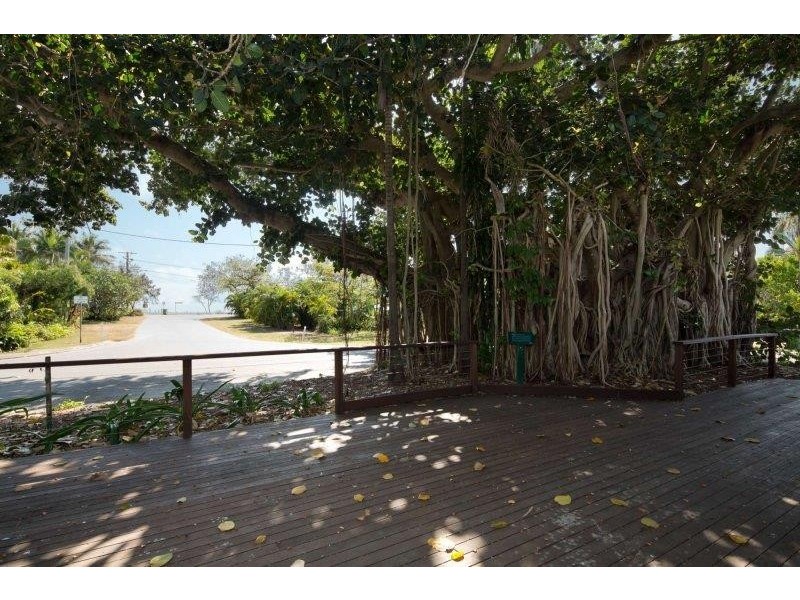 41 Reef Street, Saunders Beach QLD 4818