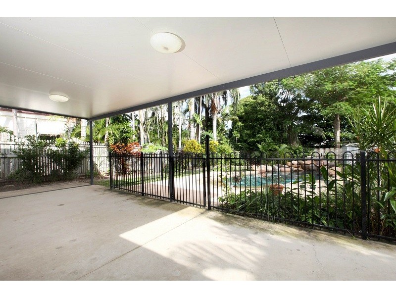 12 Garrick Street, West End QLD 4810