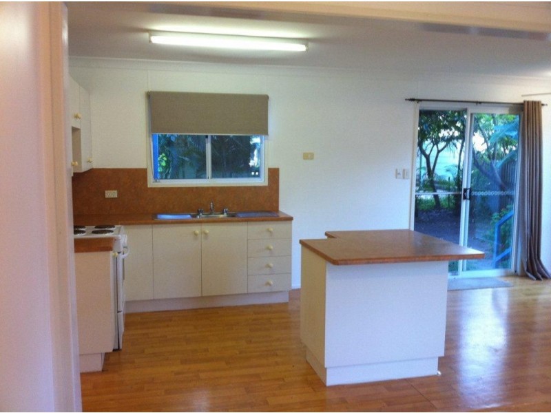22 Birt Street PICNIC BAY, Magnetic Island QLD 4819
