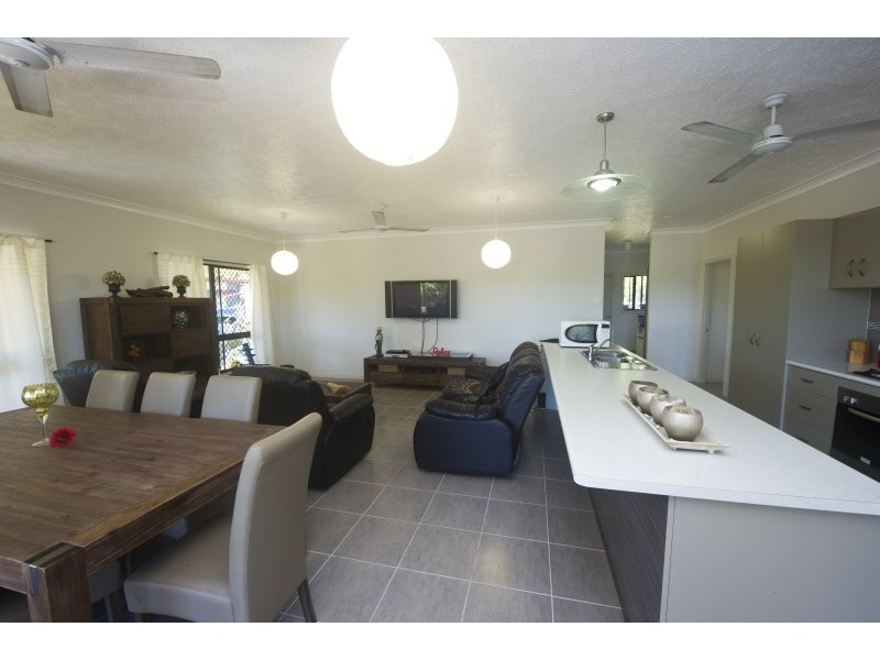 100 Gifford Street HORSESHOE BAY, Magnetic Island QLD 4819