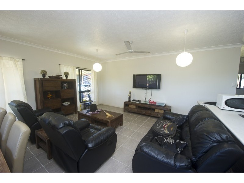 100 Gifford Street HORSESHOE BAY, Magnetic Island QLD 4819