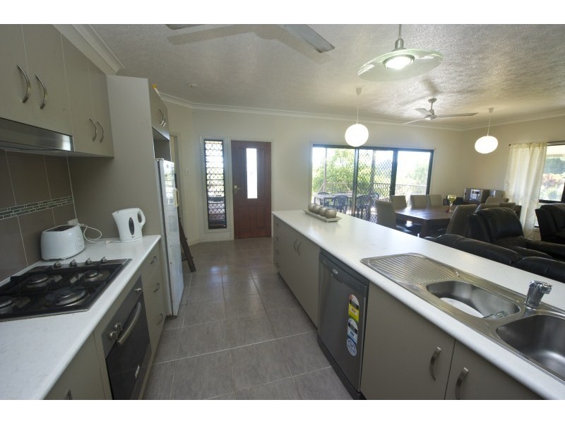 100 Gifford Street HORSESHOE BAY, Magnetic Island QLD 4819