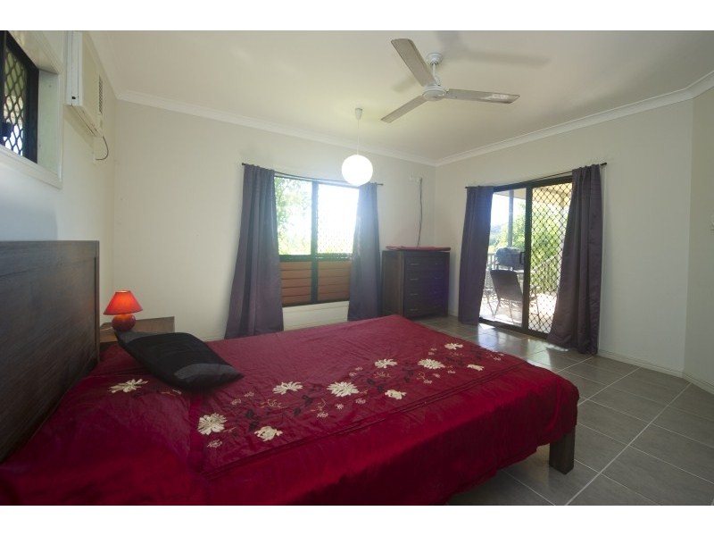 100 Gifford Street HORSESHOE BAY, Magnetic Island QLD 4819