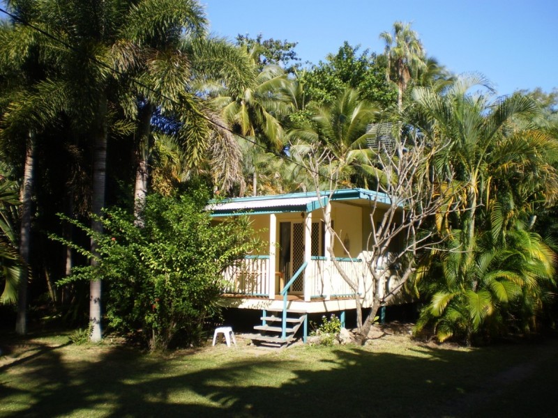 14 McCabe Crescent ARCADIA, Magnetic Island QLD 4819