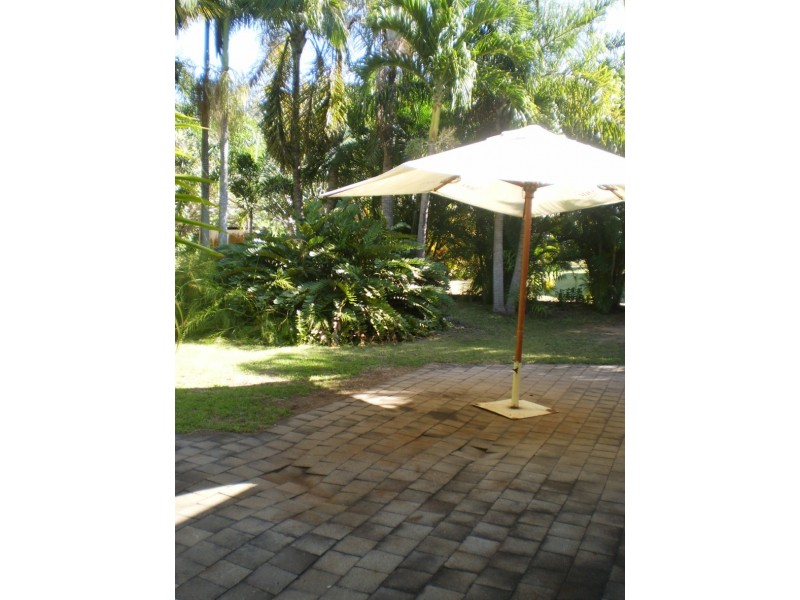 14 McCabe Crescent ARCADIA, Magnetic Island QLD 4819