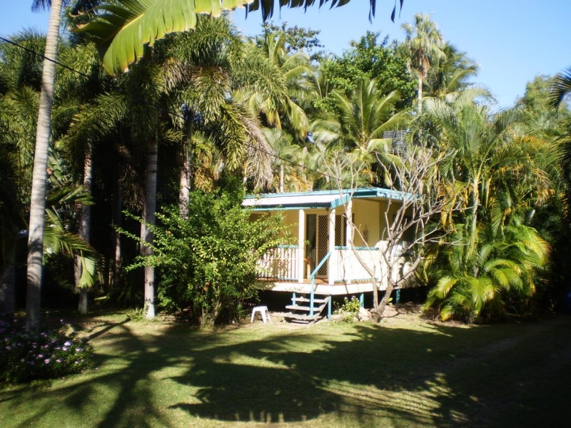 14 McCabe Crescent ARCADIA, Magnetic Island QLD 4819