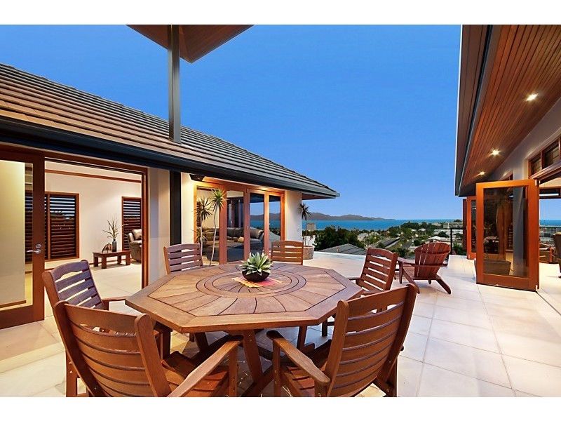 10 Stanton Terrace, Townsville City QLD 4810