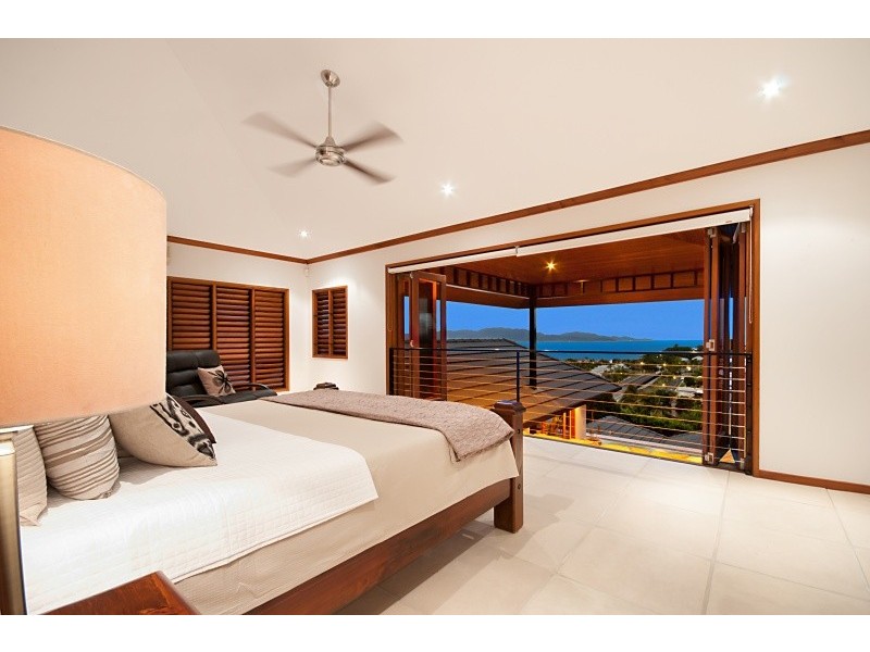 10 Stanton Terrace, Townsville City QLD 4810