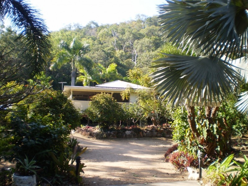 8 Olympus Crescent Arcadia, Magnetic Island QLD 4819