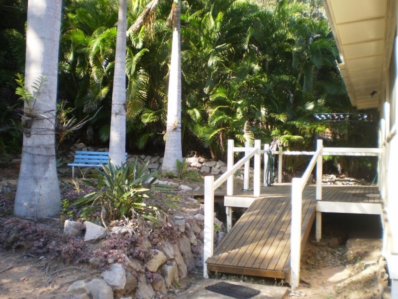 8 Olympus Crescent Arcadia, Magnetic Island QLD 4819