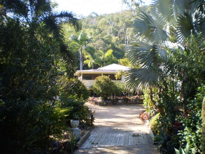 8 Olympus Crescent Arcadia, Magnetic Island QLD 4819