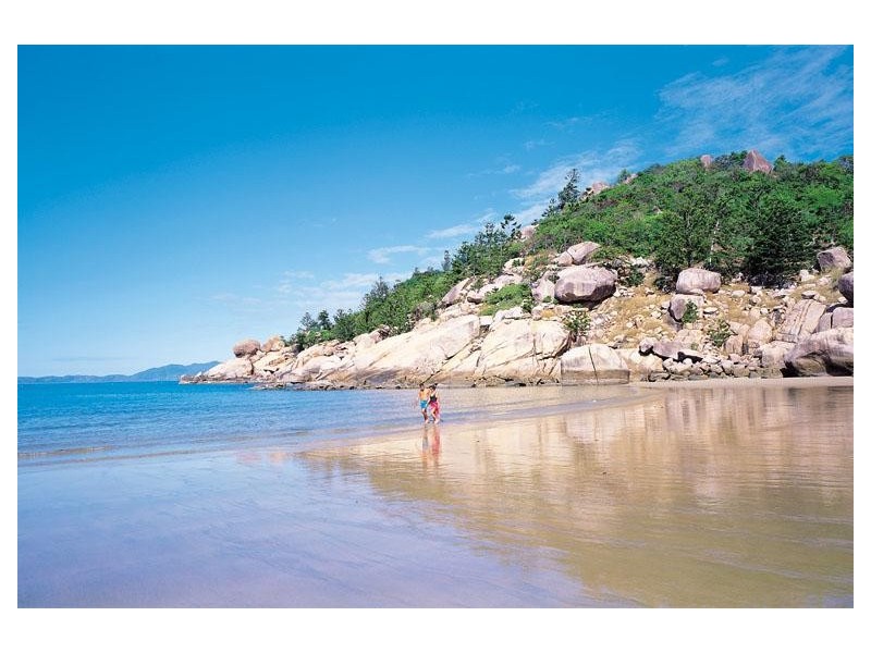 8 Olympus Crescent Arcadia, Magnetic Island QLD 4819