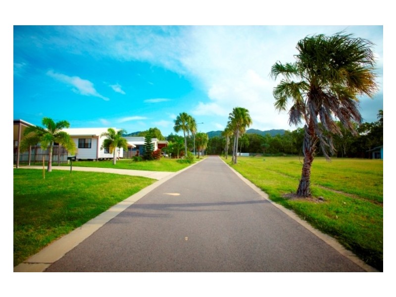 9 Sandals Boulevard HORSESHOE BAY, Magnetic Island QLD 4819