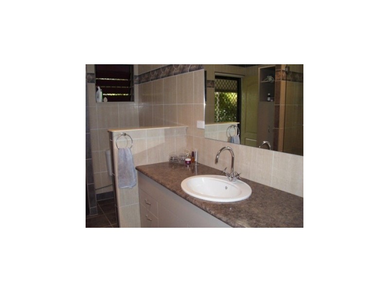 1 Benalla Road, Oak Valley QLD 4811