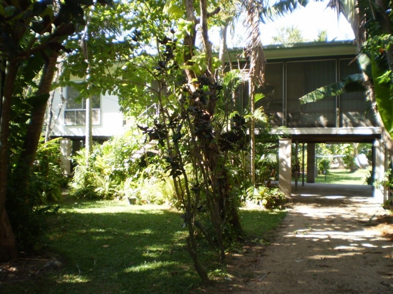 25 Barbarra Street PICNIC BAY, Magnetic Island QLD 4819