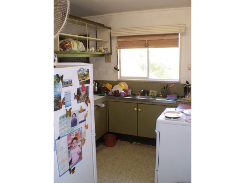 25 Barbarra Street PICNIC BAY, Magnetic Island QLD 4819