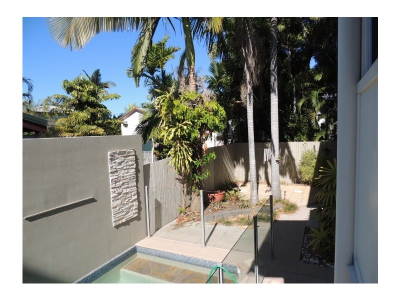 11 Bishop, Belgian Gardens QLD 4810