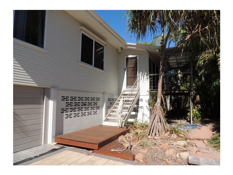 11 Bishop, Belgian Gardens QLD 4810