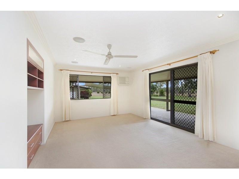 1 Benalla Road, Oak Valley QLD 4811