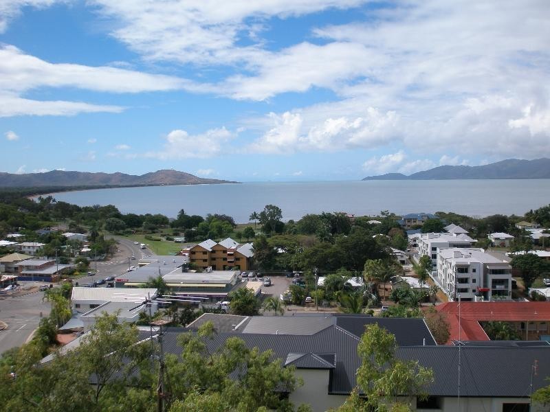 2/9 LITTLE STREET, Belgian Gardens QLD 4810