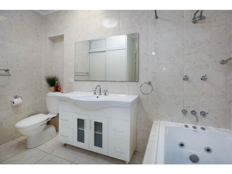 11 Mulligan Street, Mundingburra QLD 4812