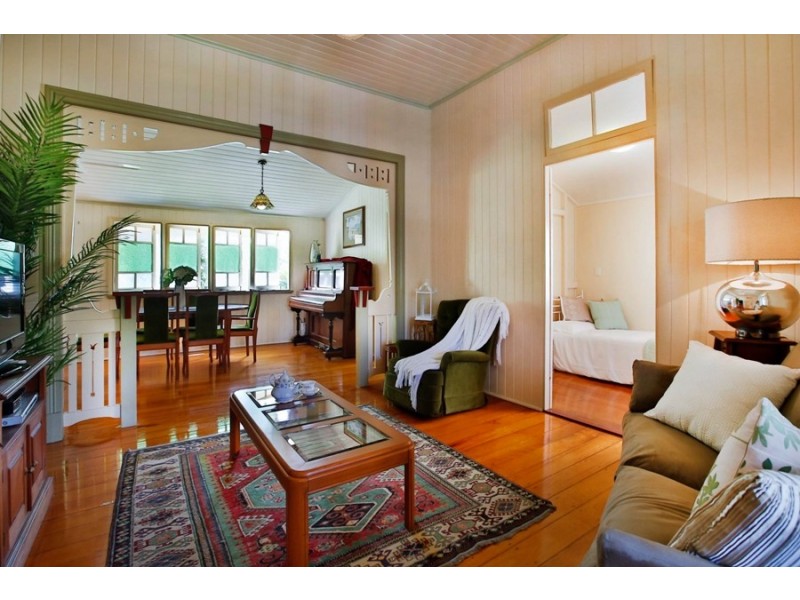 7 Cowley Street, West End QLD 4810