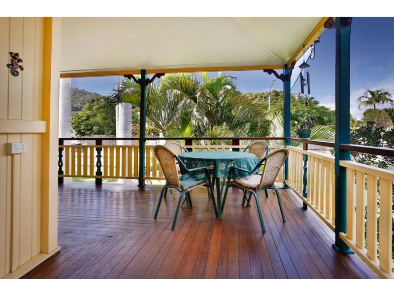 7 Cowley Street, West End QLD 4810