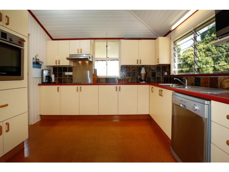 7 Cowley Street, West End QLD 4810
