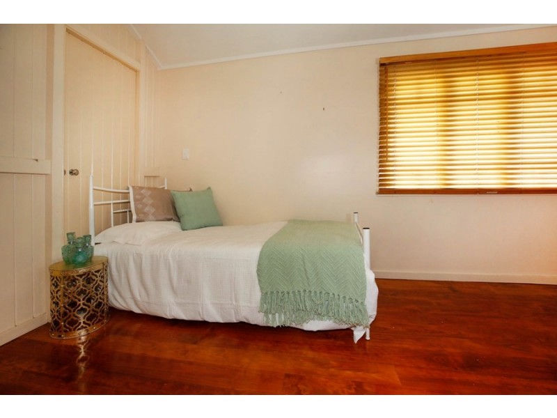 7 Cowley Street, West End QLD 4810