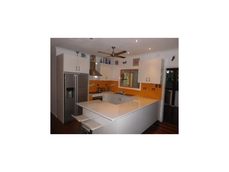 9B McCabe Cres, Arcadia, Magnetic Island QLD 4819
