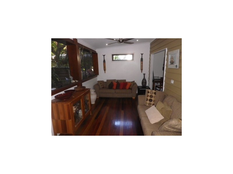9B McCabe Cres, Arcadia, Magnetic Island QLD 4819