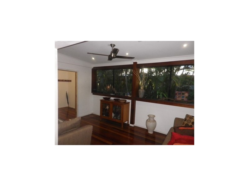 9B McCabe Cres, Arcadia, Magnetic Island QLD 4819