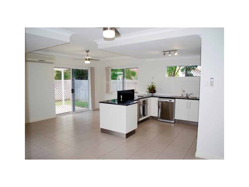 3/144 Queens Road, Hermit Park QLD 4812