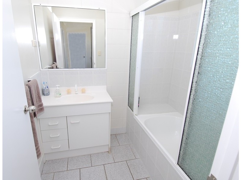 2/46 Grosvenor Street, Pimlico QLD 4812