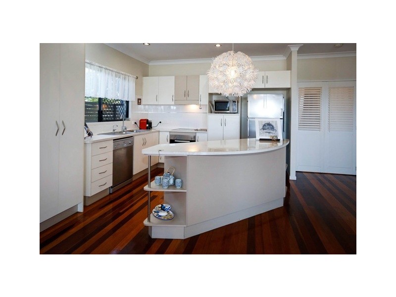 6 Bay Street, Townsville QLD 4810