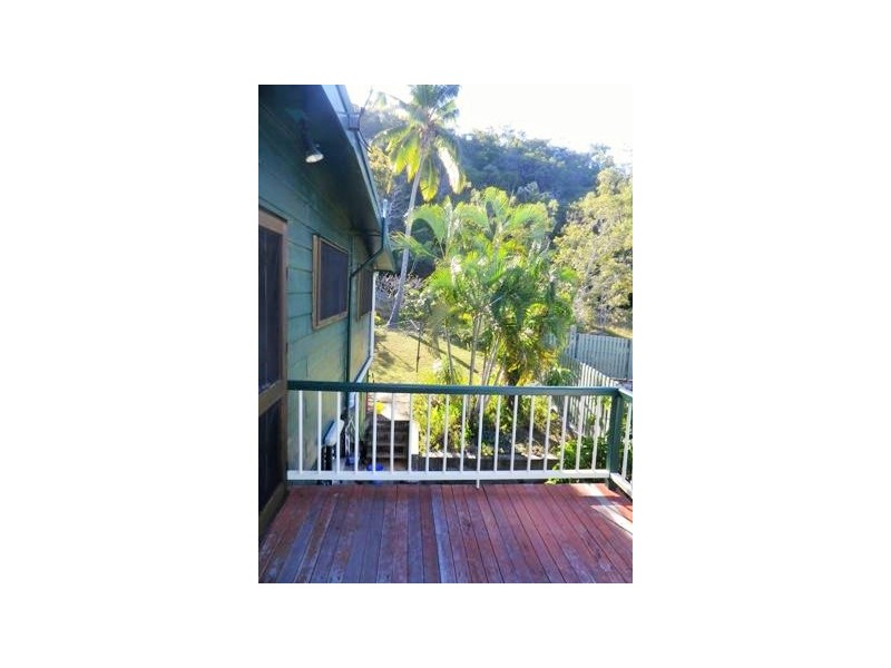 33 Compass Cres, Nelly Bay, Magnetic Island QLD 4819