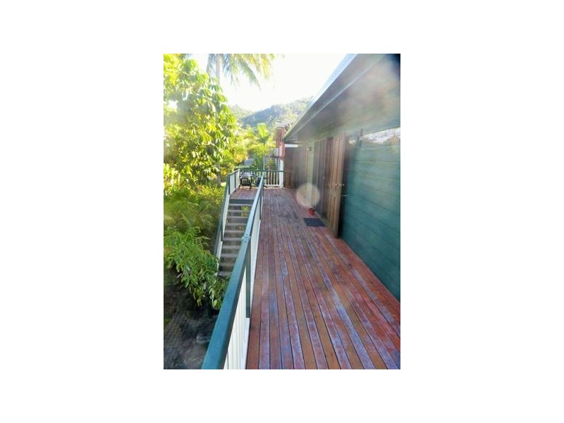 33 Compass Cres, Nelly Bay, Magnetic Island QLD 4819