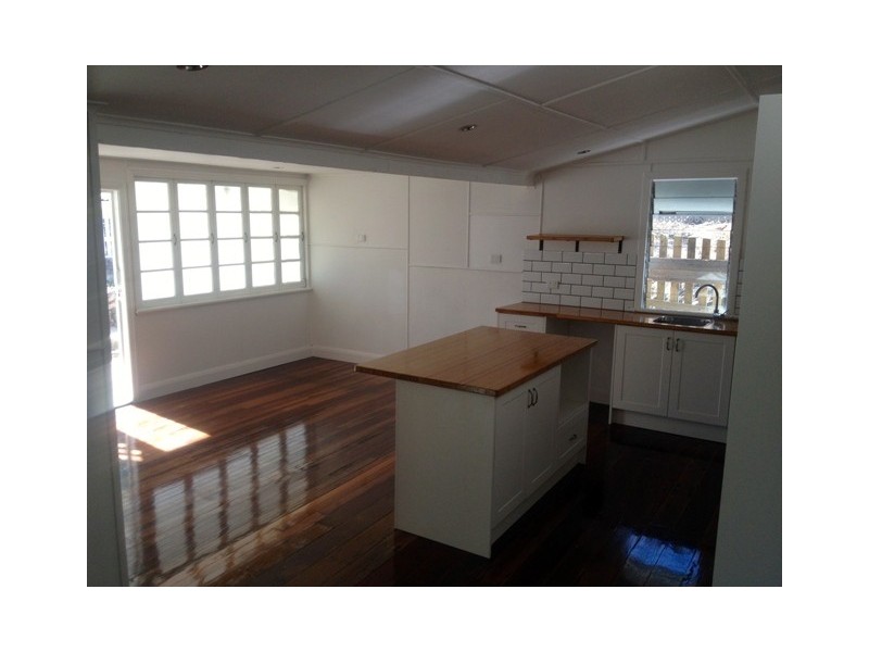 24 Maryvale Street, West End QLD 4810