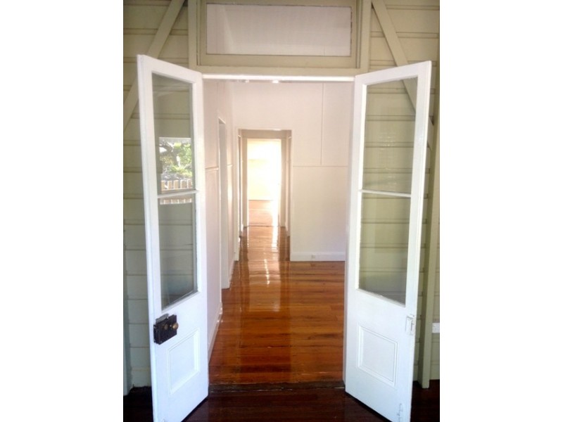 24 Maryvale Street, West End QLD 4810