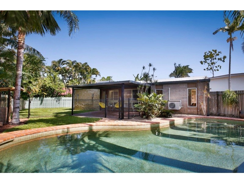 136 Albert Street, Cranbrook QLD 4814