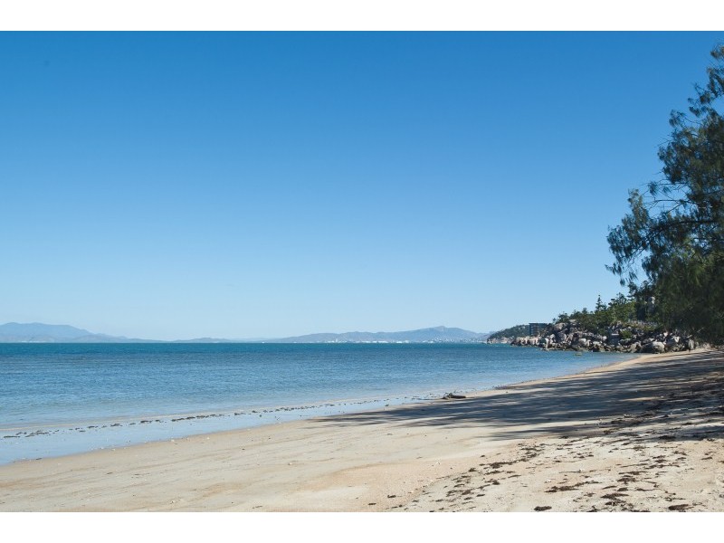32 Marine Pde, Arcadia, Magnetic Island QLD 4819