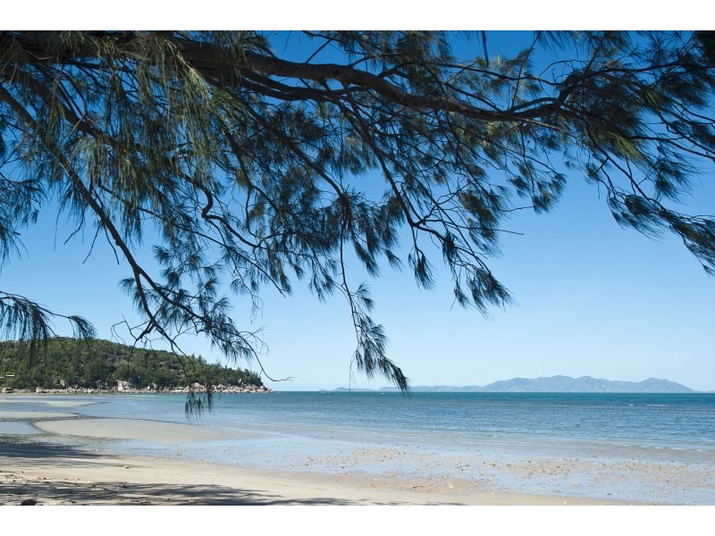 32 Marine Pde, Arcadia, Magnetic Island QLD 4819