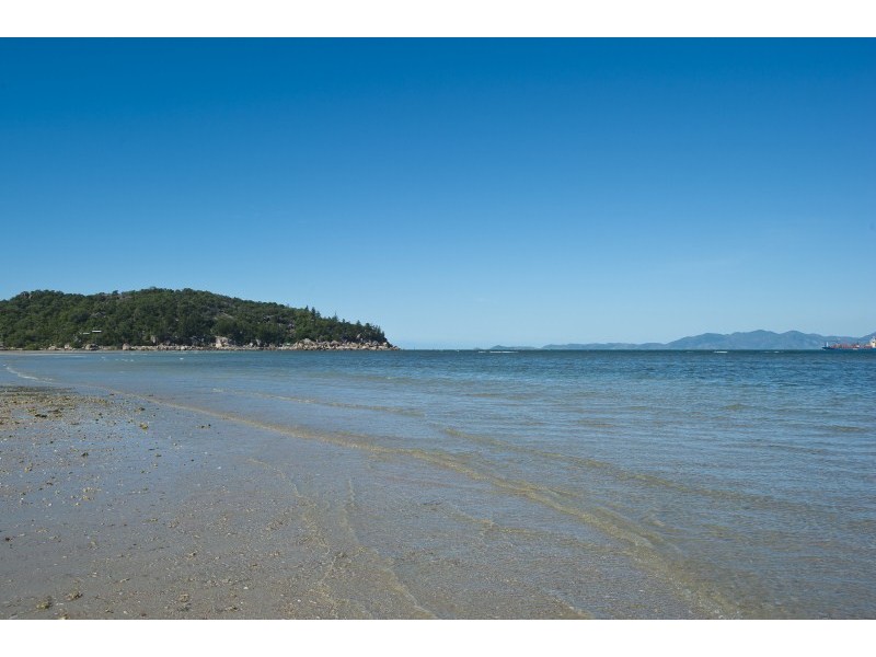 32 Marine Pde, Arcadia, Magnetic Island QLD 4819