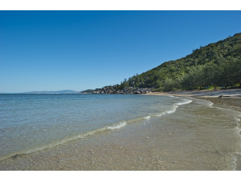 32 Marine Pde, Arcadia, Magnetic Island QLD 4819