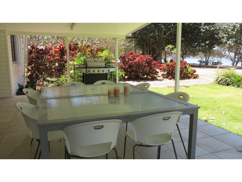 32 Marine Pde, Arcadia, Magnetic Island QLD 4819