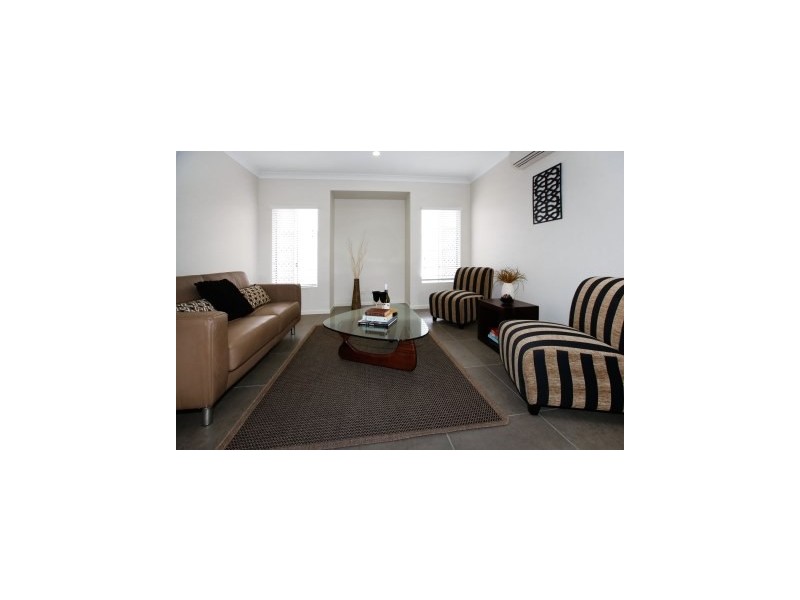 10 Balladonia Avenue, Mount Low QLD 4818