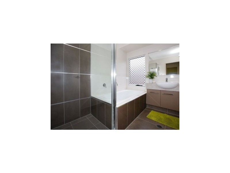 10 Balladonia Avenue, Mount Low QLD 4818