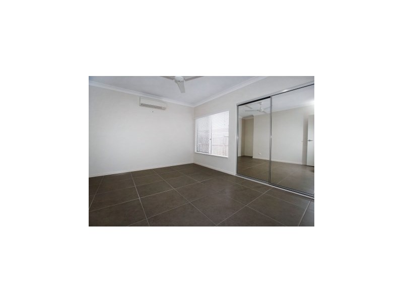 10 Balladonia Avenue, Mount Low QLD 4818