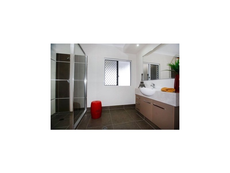 10 Balladonia Avenue, Mount Low QLD 4818