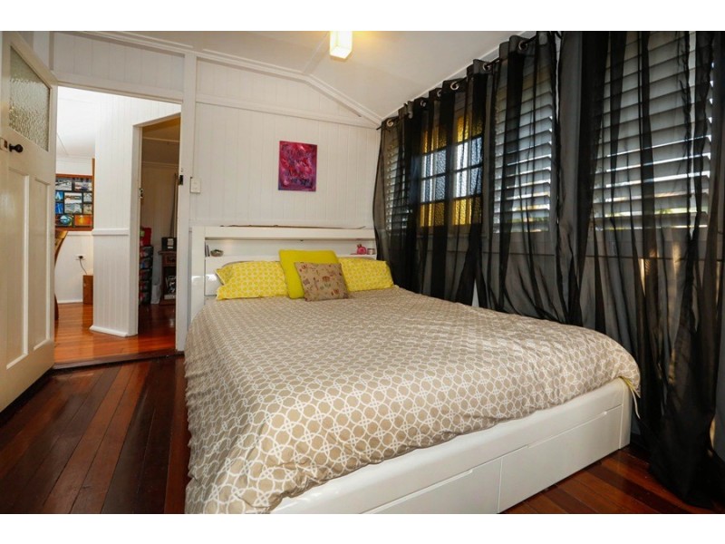 31 Ahearne Street, Hermit Park QLD 4812